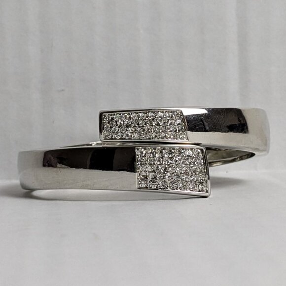 LIA SOPHIA Women's Hinged Rhinestones Bangle Bracelet  7"  Silvertone - Picture 1 of 3